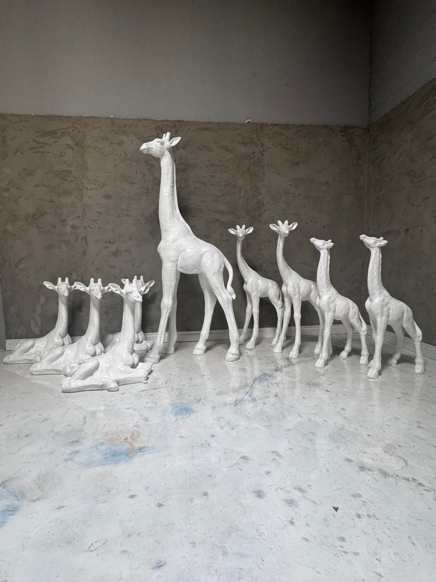 Baby Giraffe Head Lift White - Custom Prop Rentals