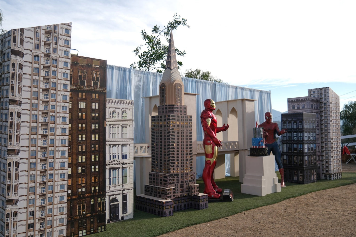 Hulk Life Size 9ft - Custom Prop Rentals