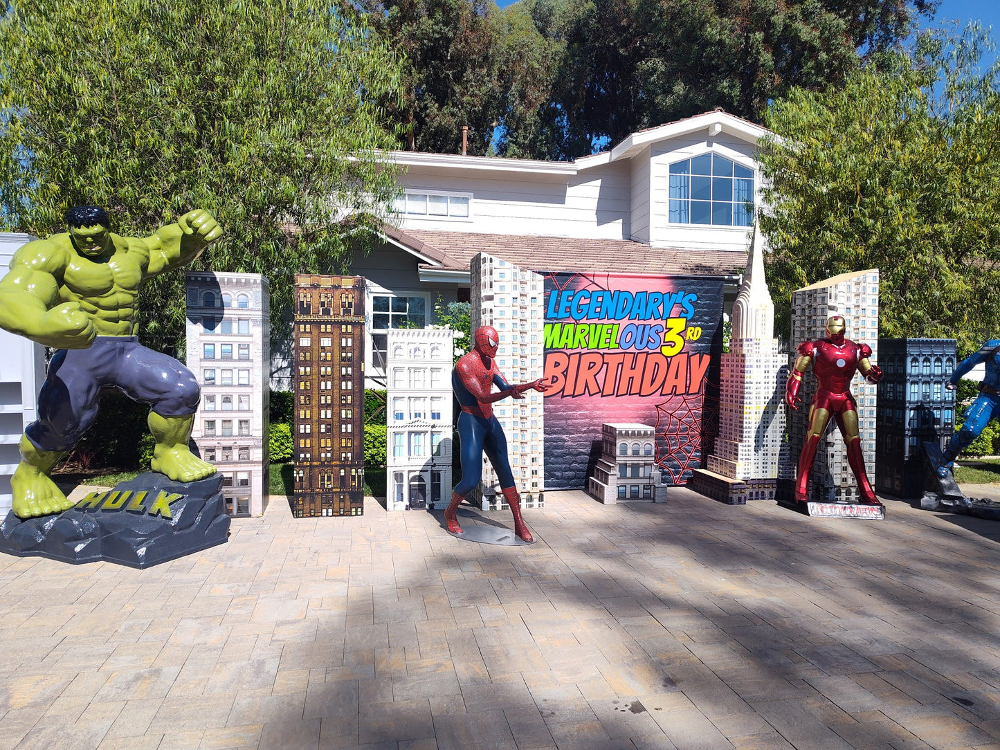 Hulk Life Size 9ft - Custom Prop Rentals