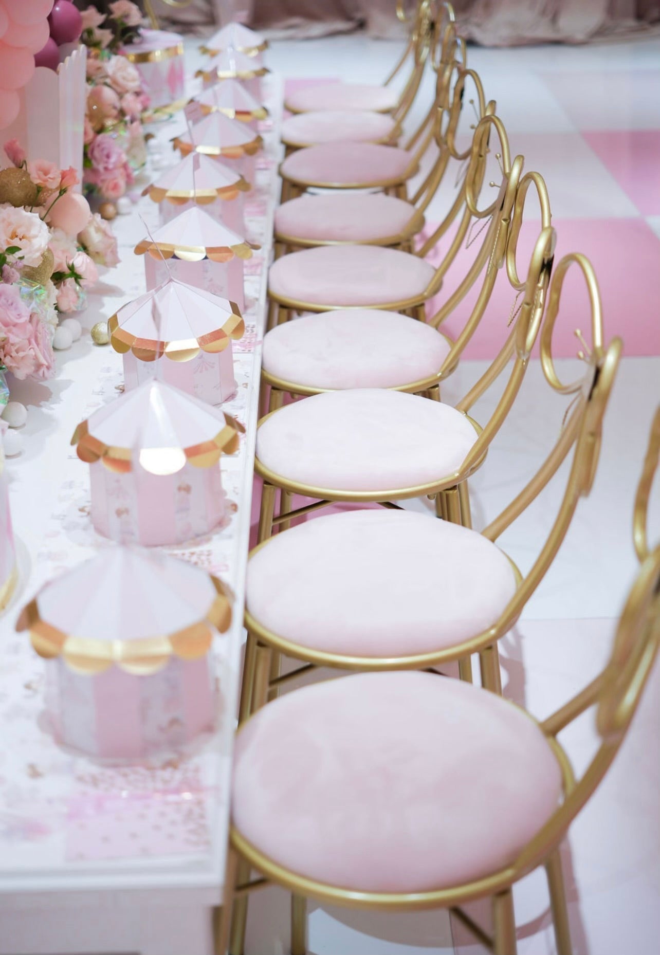 Kids Bow Chair Pink - Custom Prop Rentals