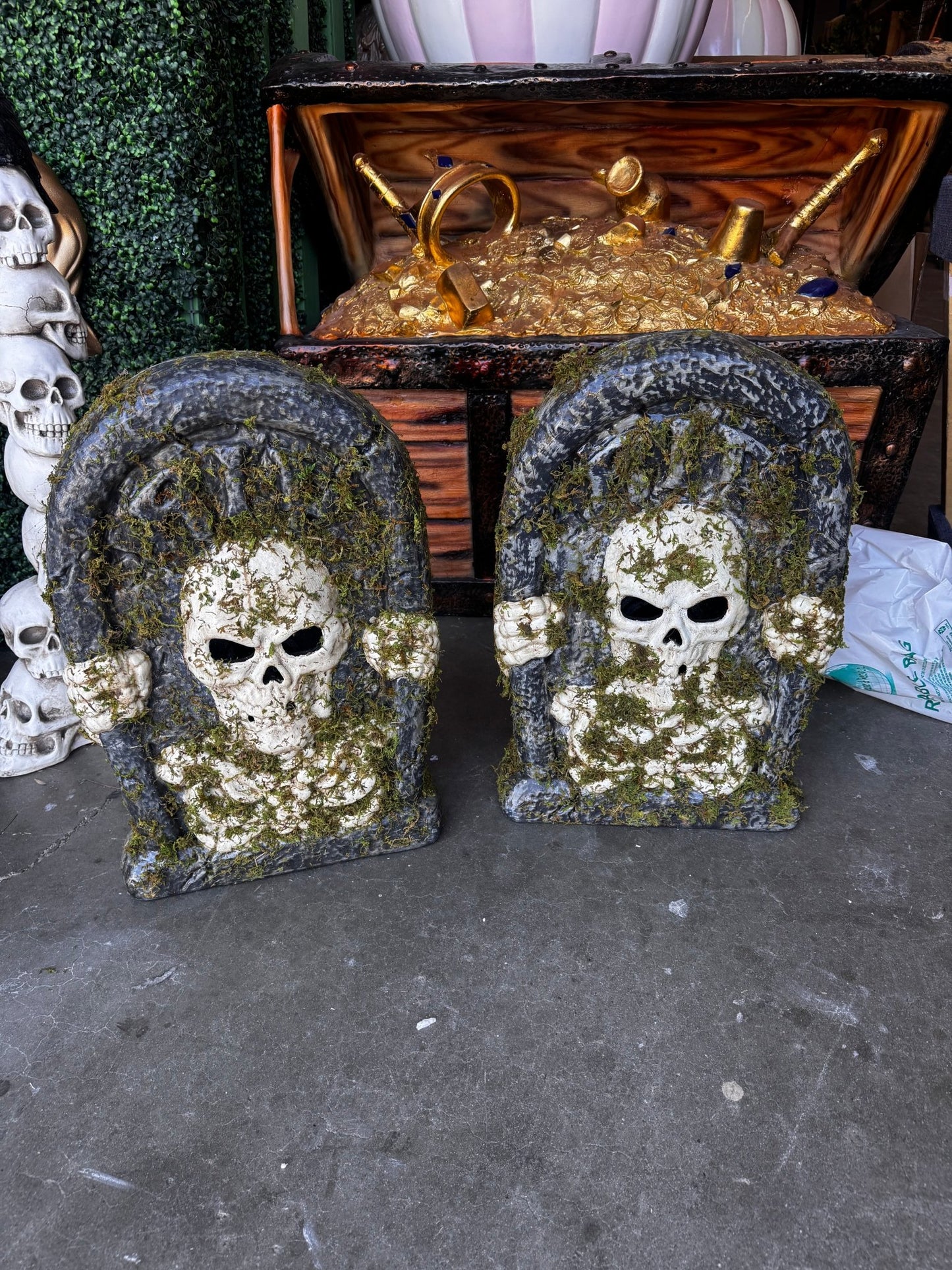 Tombstone RIP Skull - Custom Prop Rentals