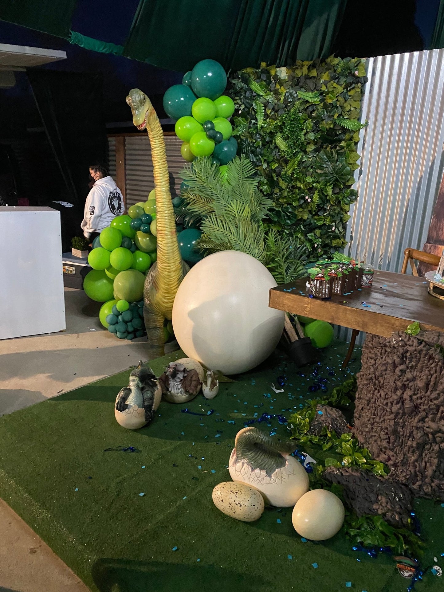 Brachiosaurus Dinosaur - Custom Prop Rentals