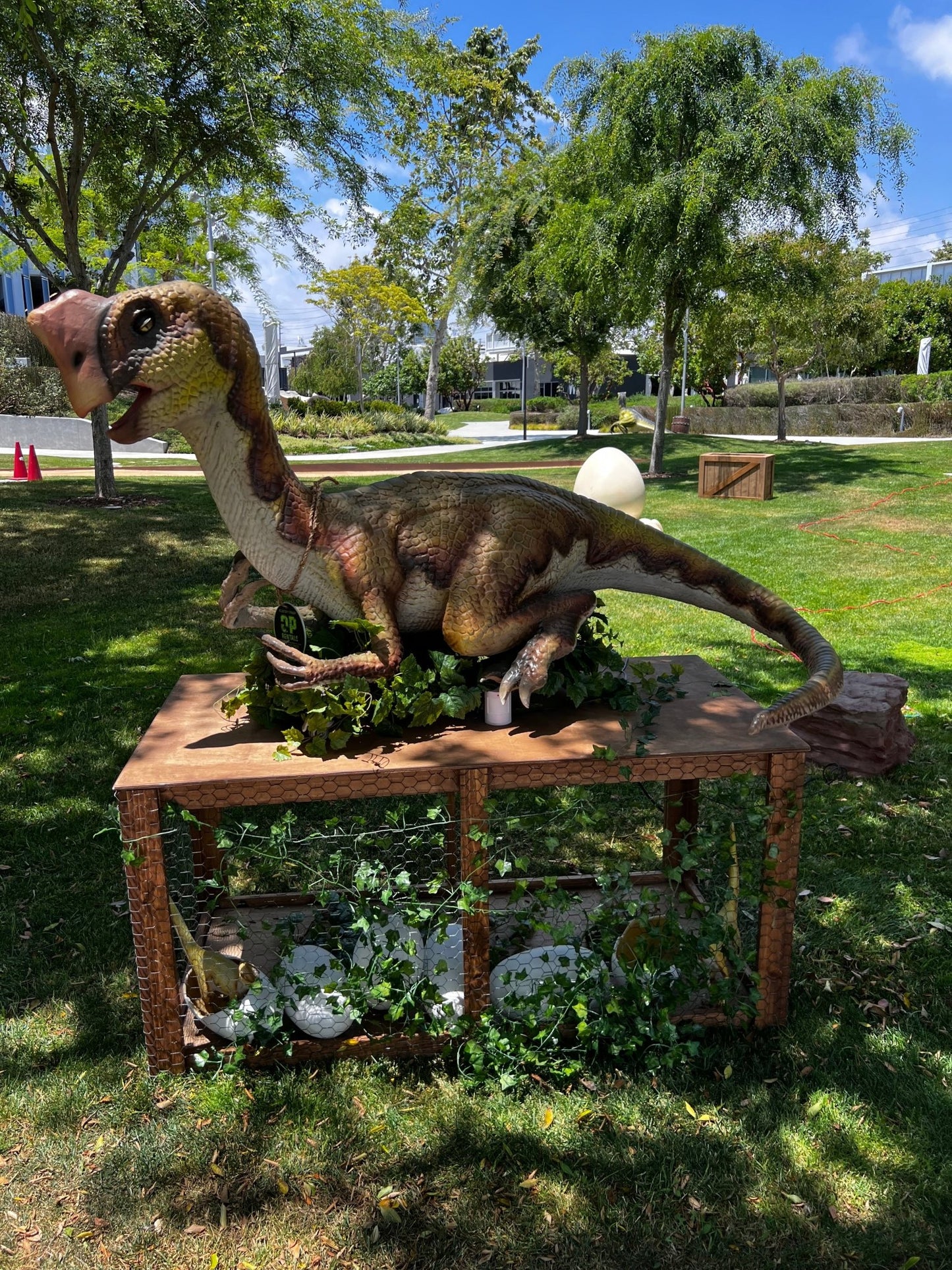 Animatronics Oviraptor with five eggs and two babies - Custom Prop Rentals