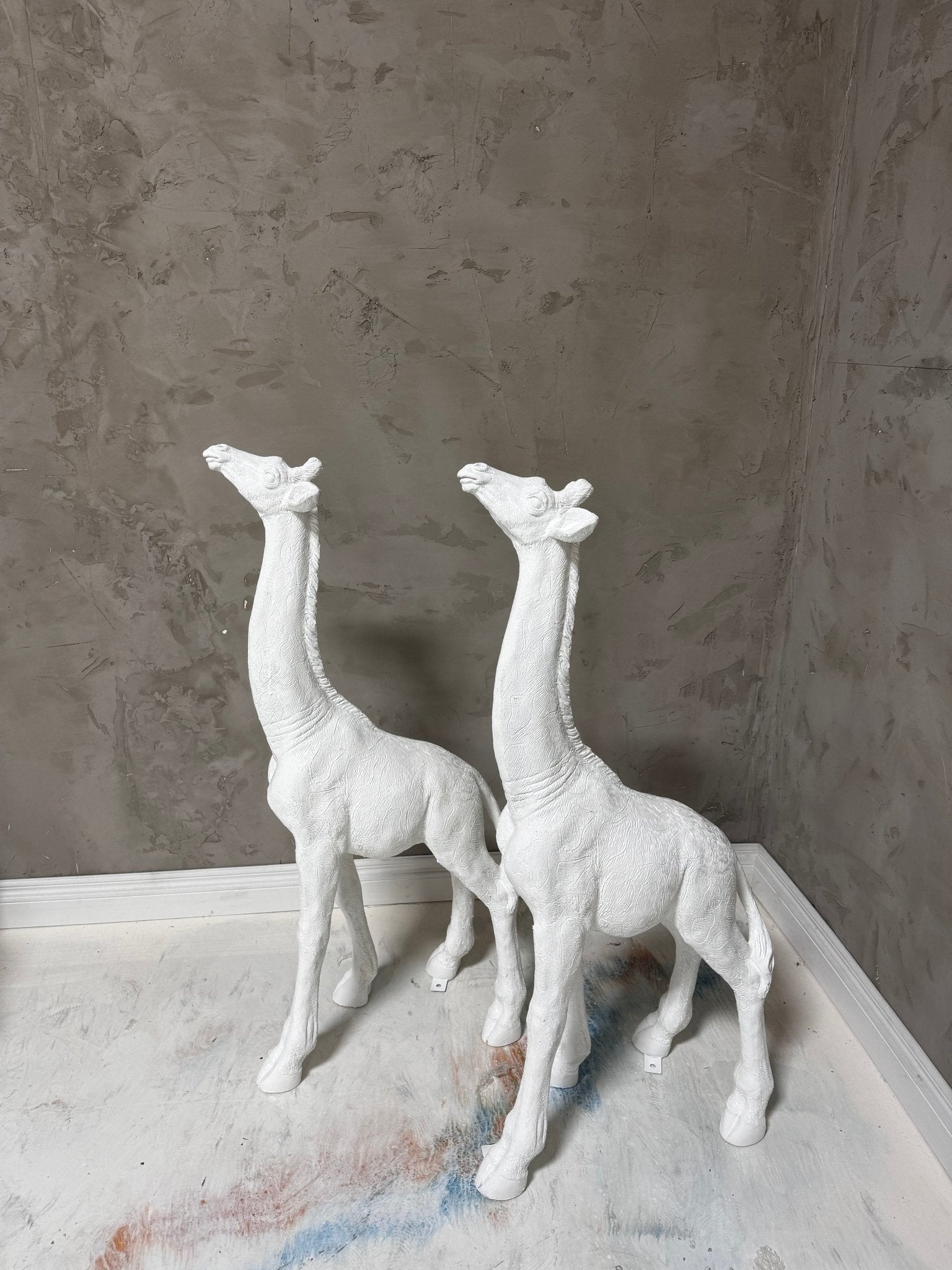 Baby Giraffe Head Lift White - Custom Prop Rentals