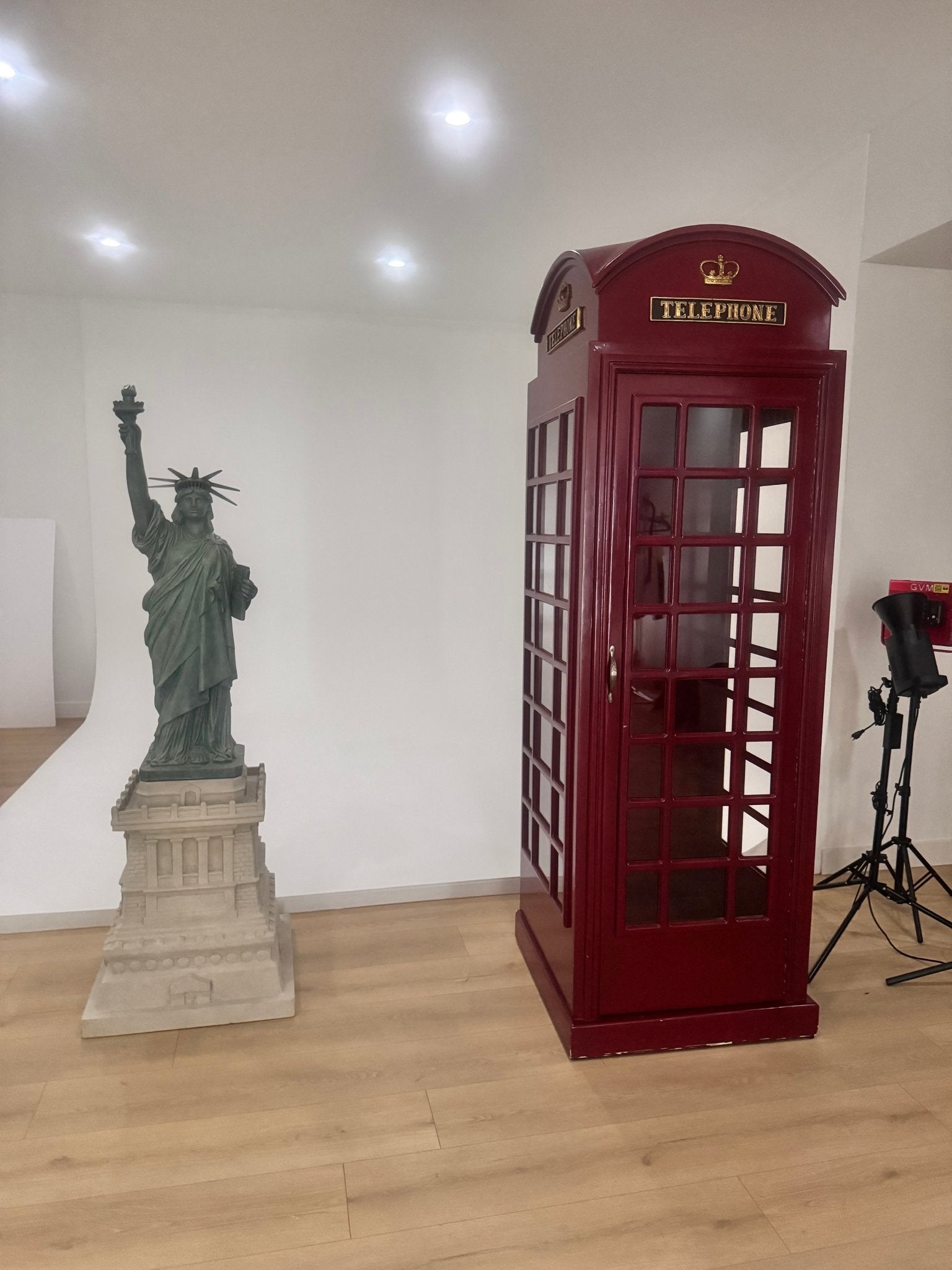 British Telephone Booth Large - Custom Prop Rentals