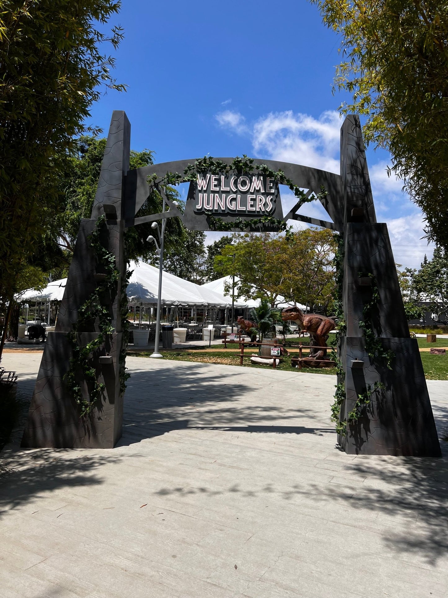 Jurassic Gate 15FT - Custom Prop Rentals