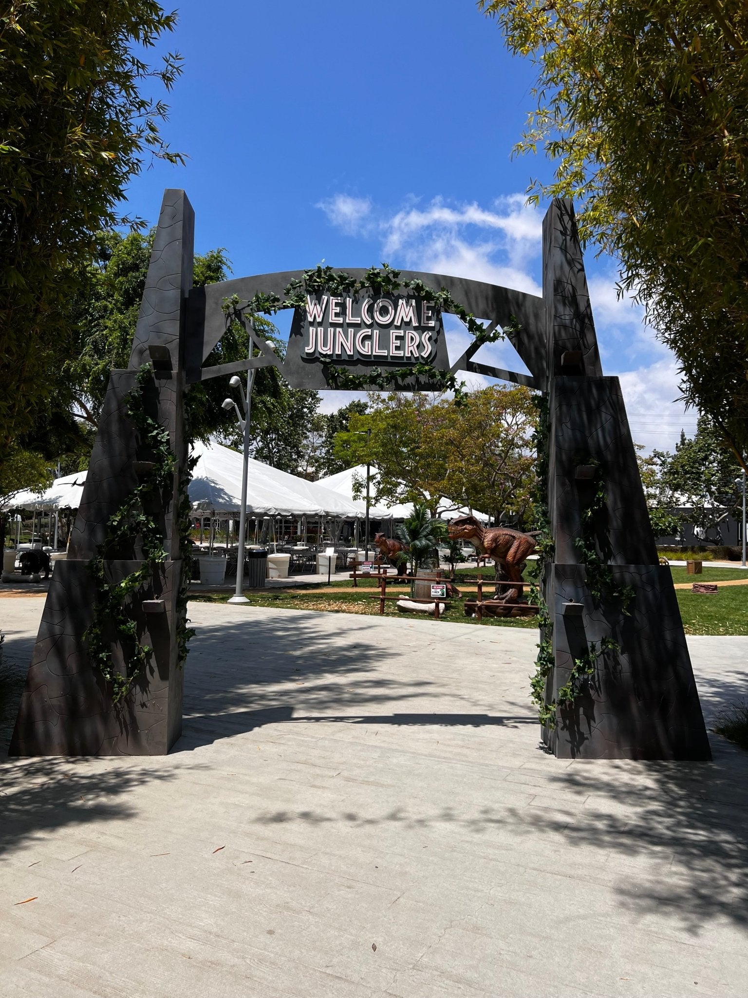 Jurassic Gate 15FT - Custom Prop Rentals