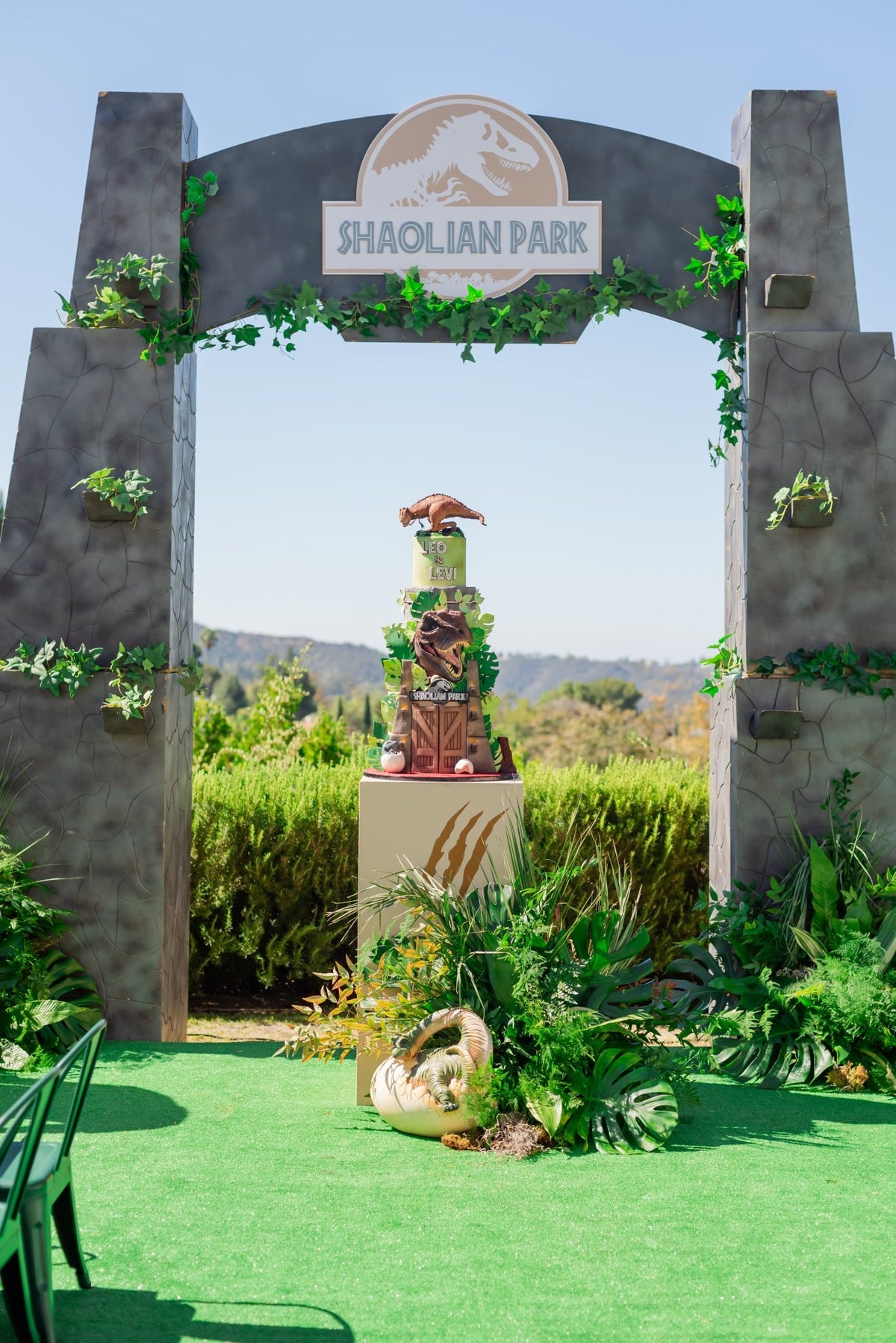 Jurassic Park Gate - Custom Prop Rentals
