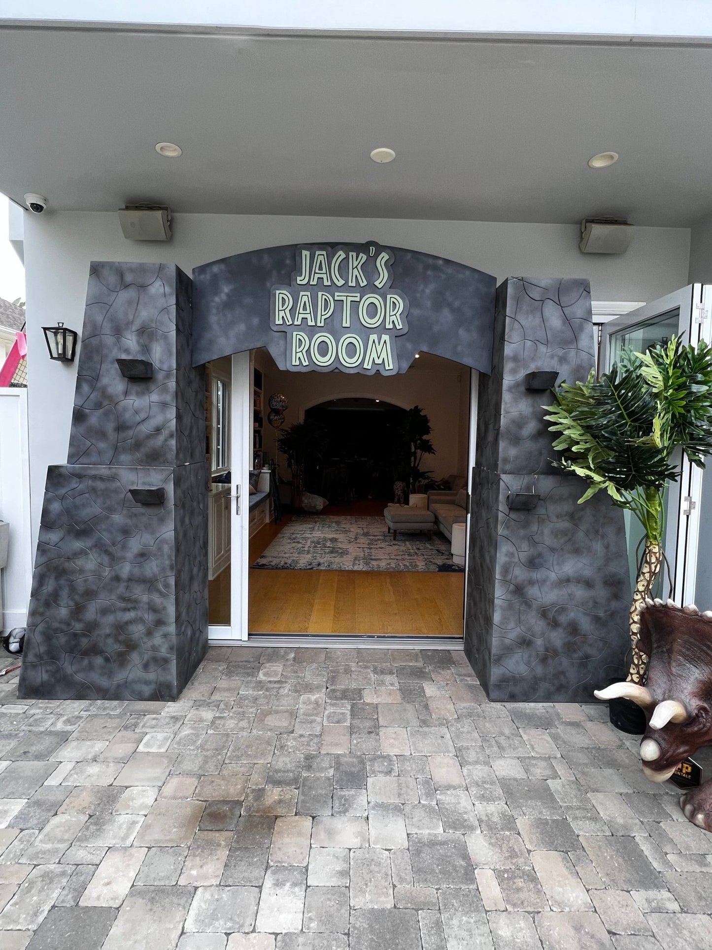 Jurassic Park Gate - Custom Prop Rentals