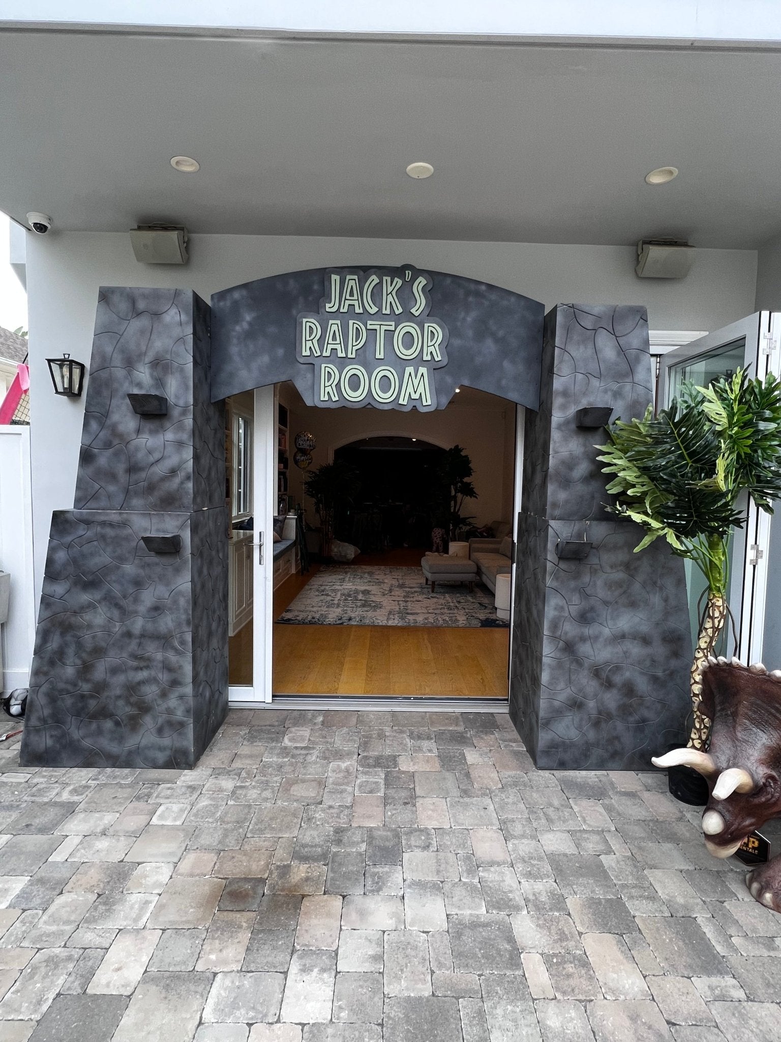 Jurassic Park Gate - Custom Prop Rentals