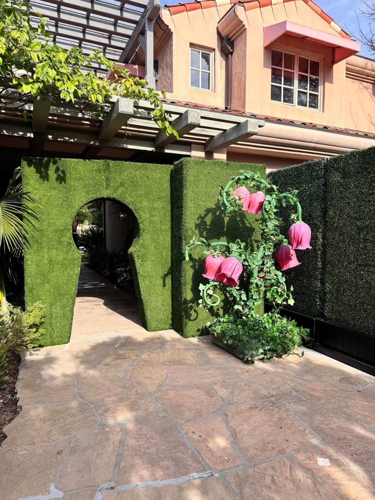 Keyhole Backdrop - Custom Prop Rentals