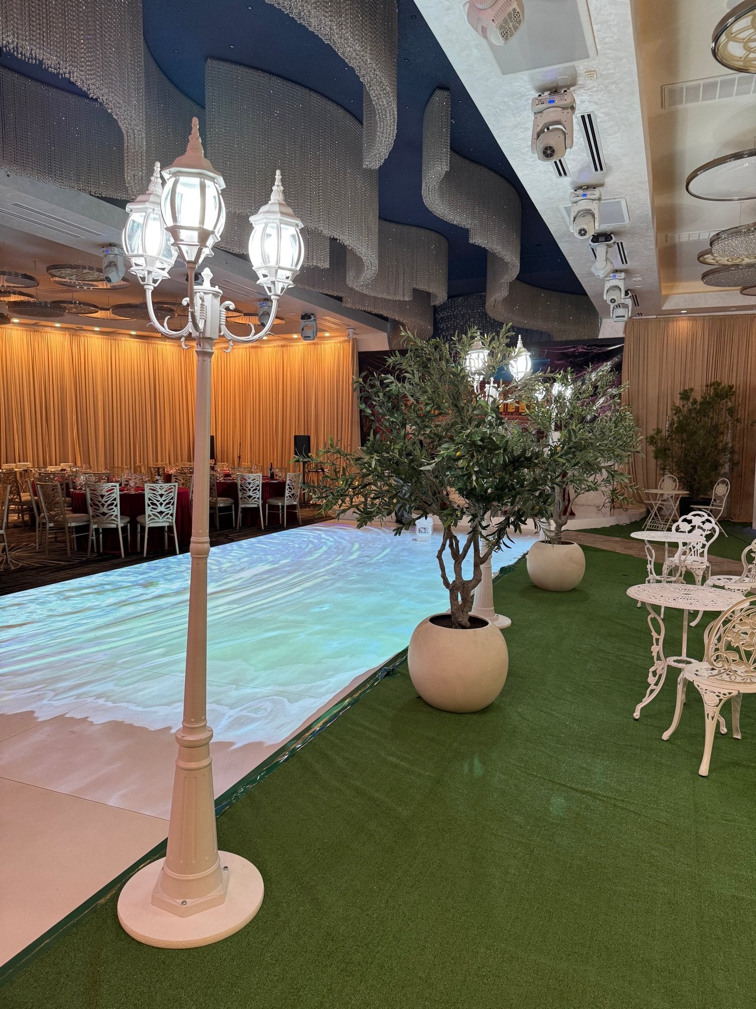 Light Post White - Custom Prop Rentals
