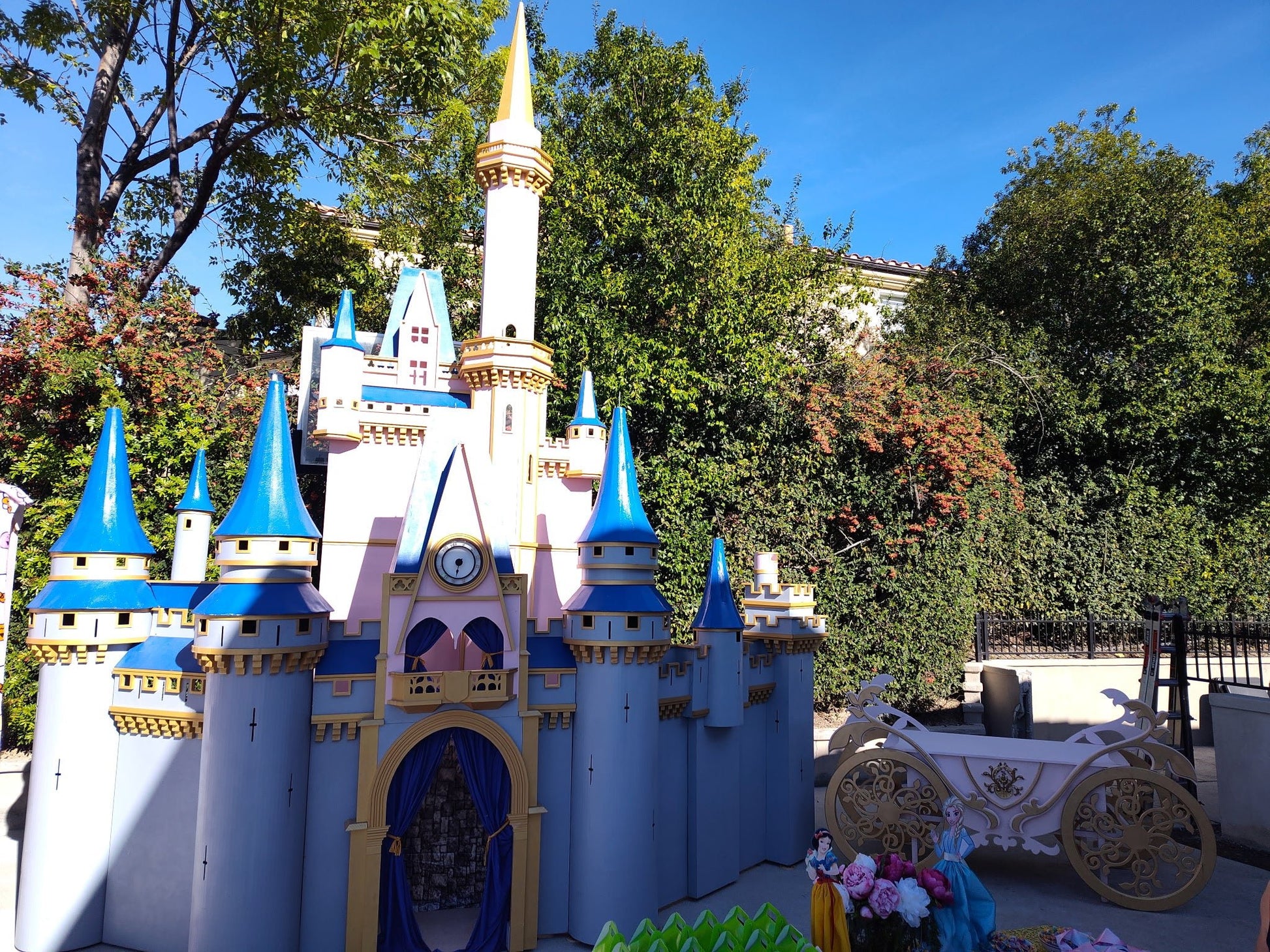 Royal Cake Stand Carriage - Custom Prop Rentals