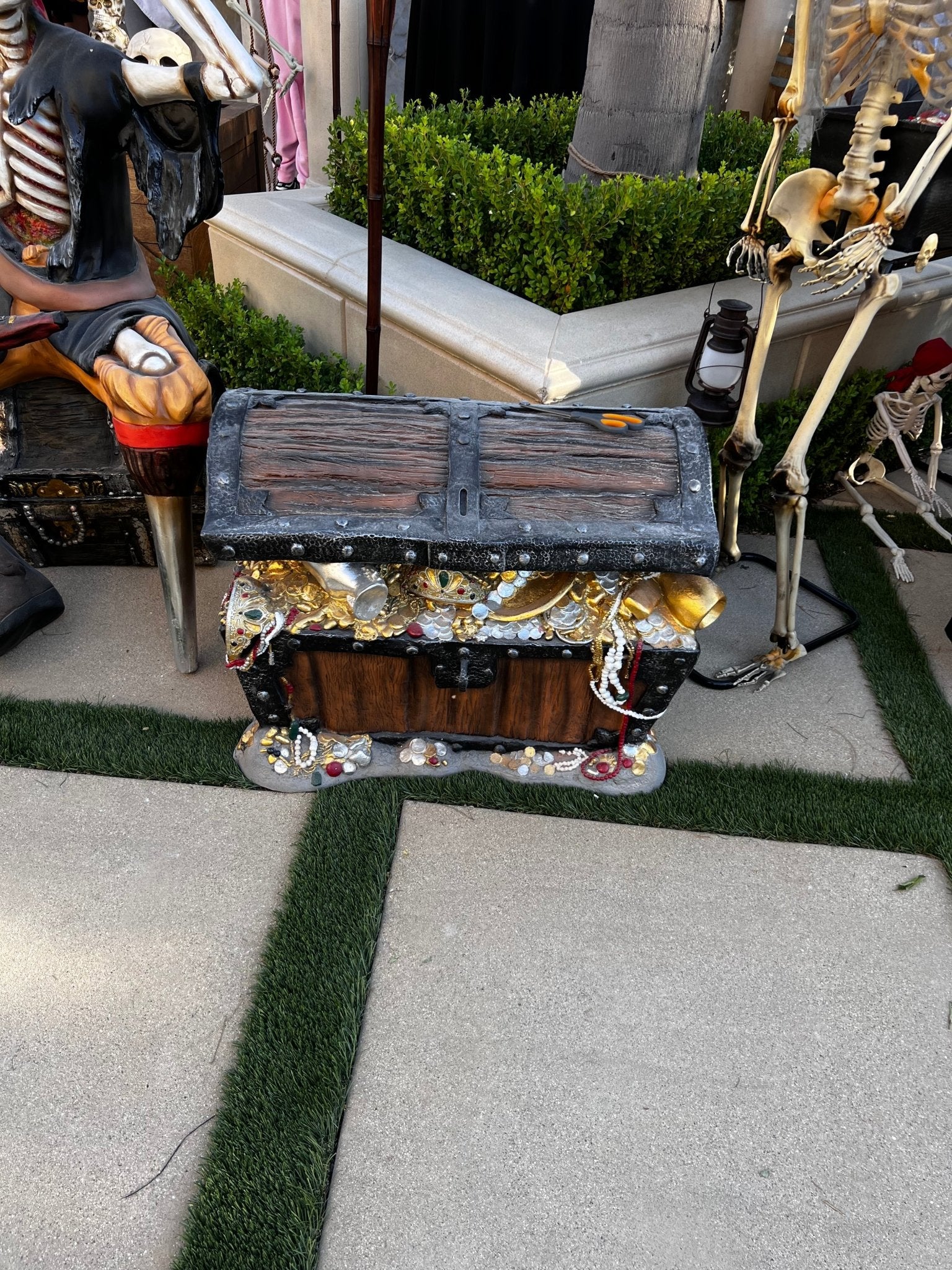 Treasure Chest Open - Custom Prop Rentals