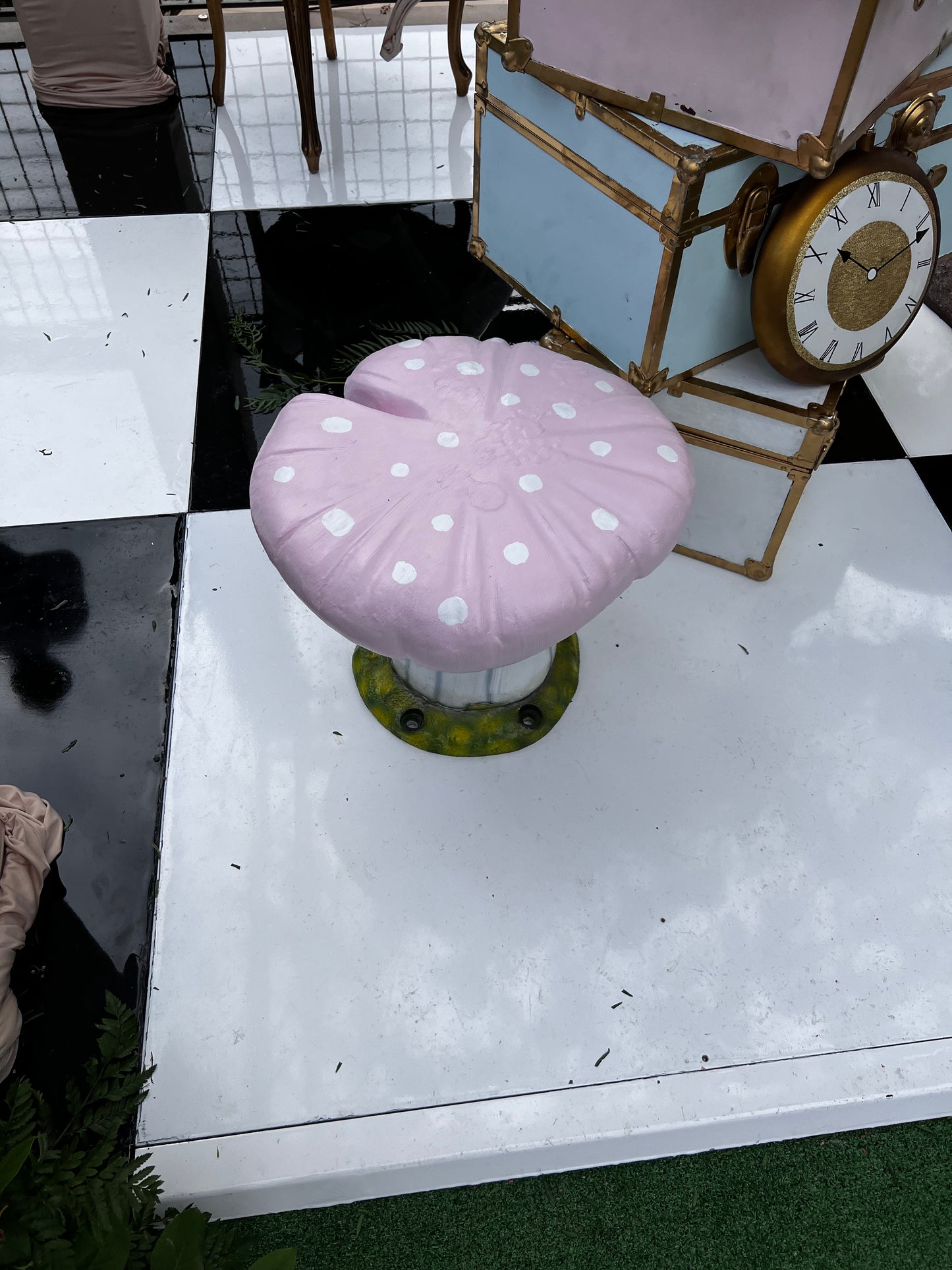Mushroom Pastel Pink Split