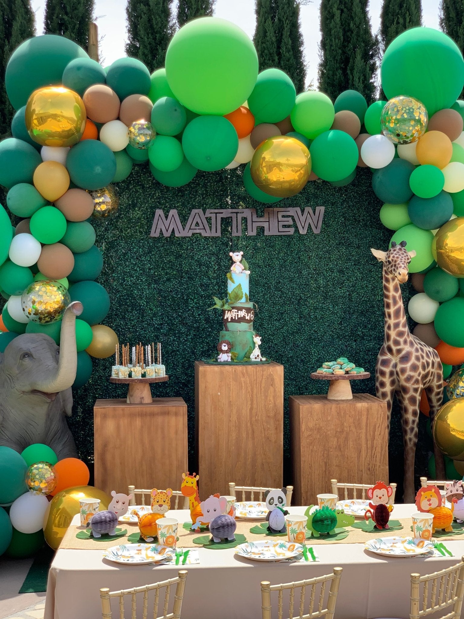 Backdrop Green Hedge Left - Custom Prop Rentals