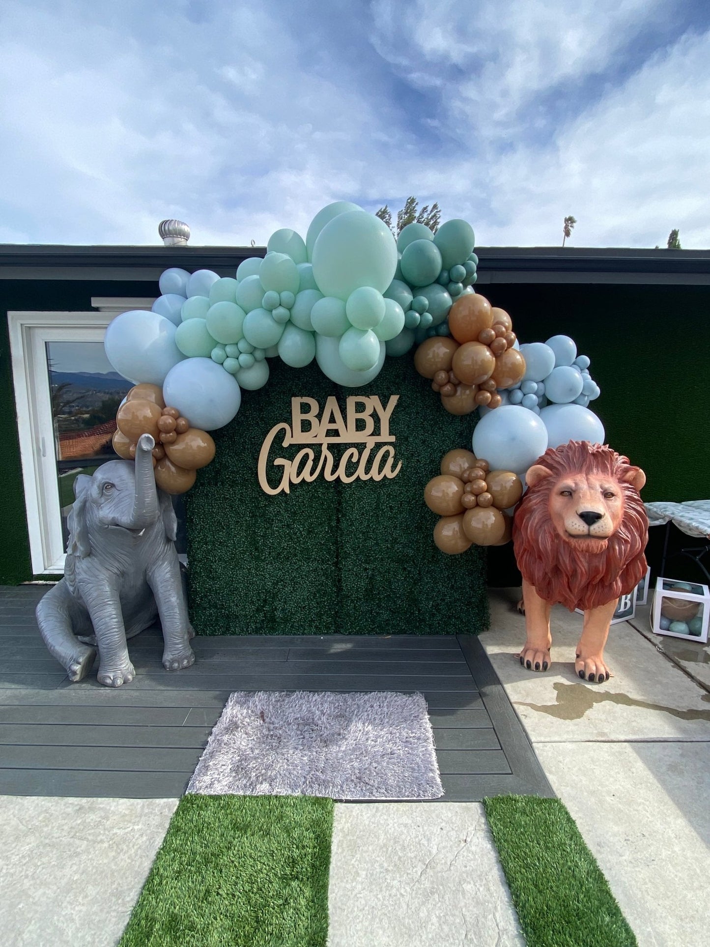 Backdrop Green Hedge Left - Custom Prop Rentals