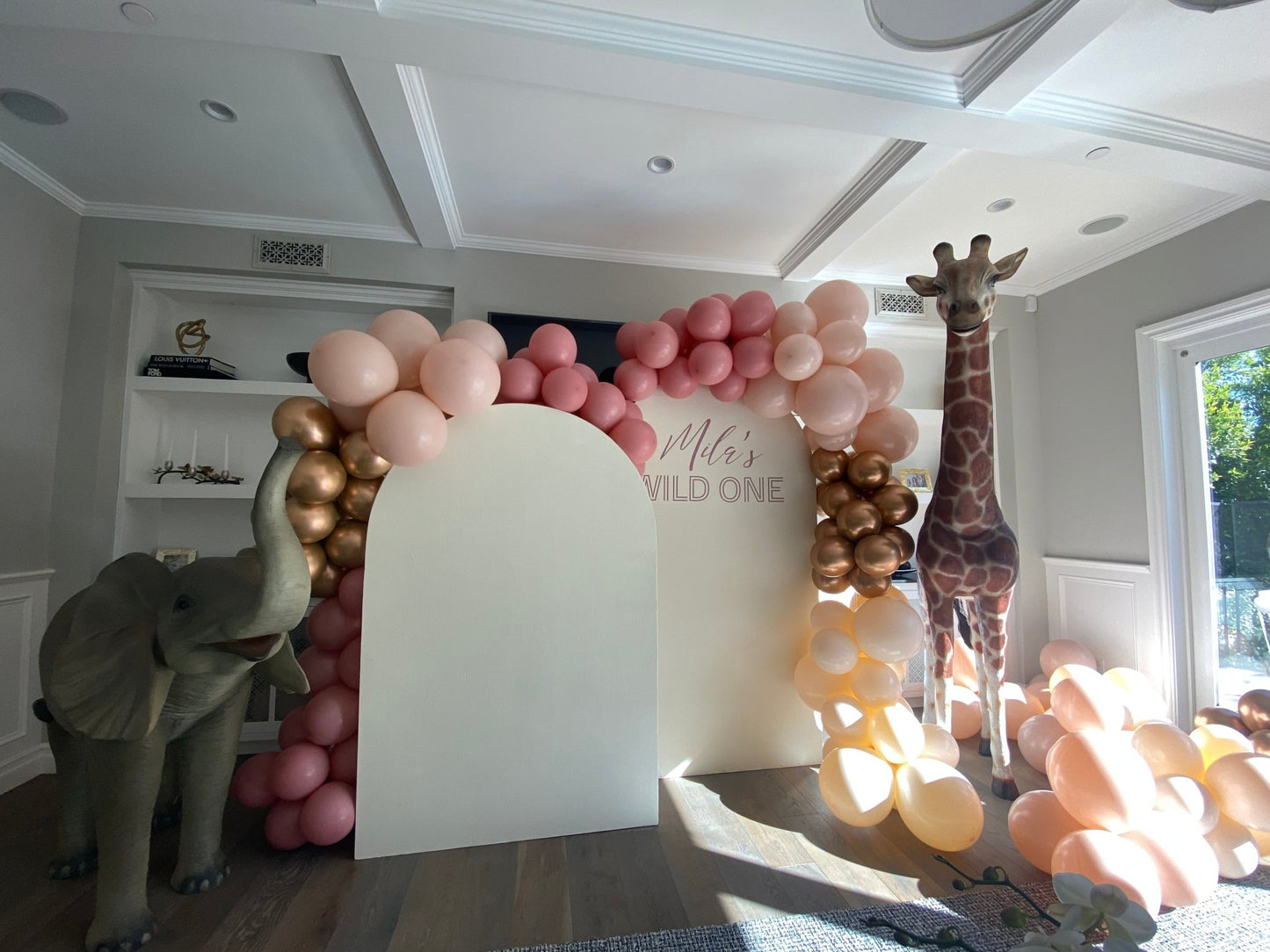 Giraffe 8 FT - Custom Prop Rentals