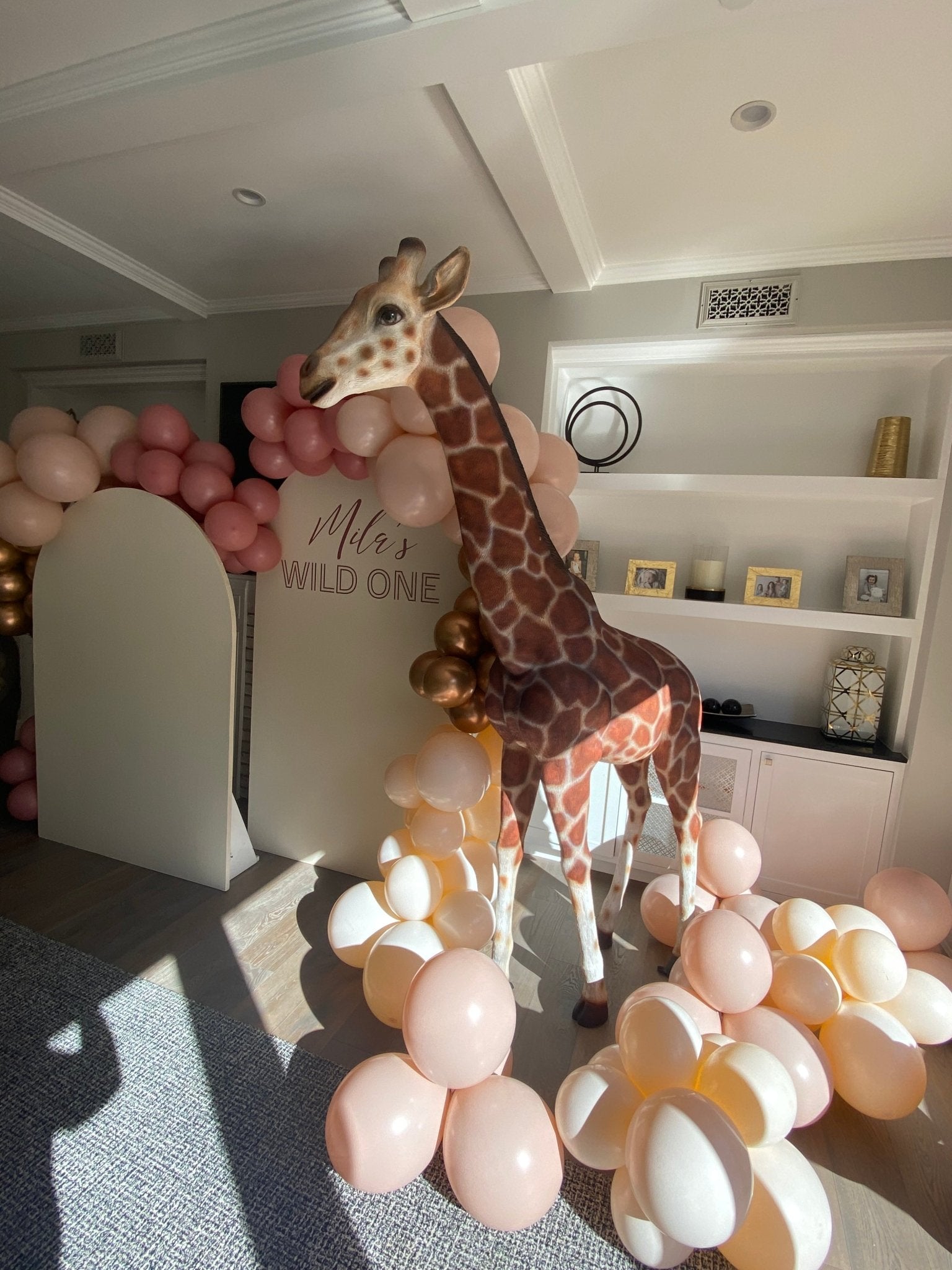 Giraffe 8 FT - Custom Prop Rentals