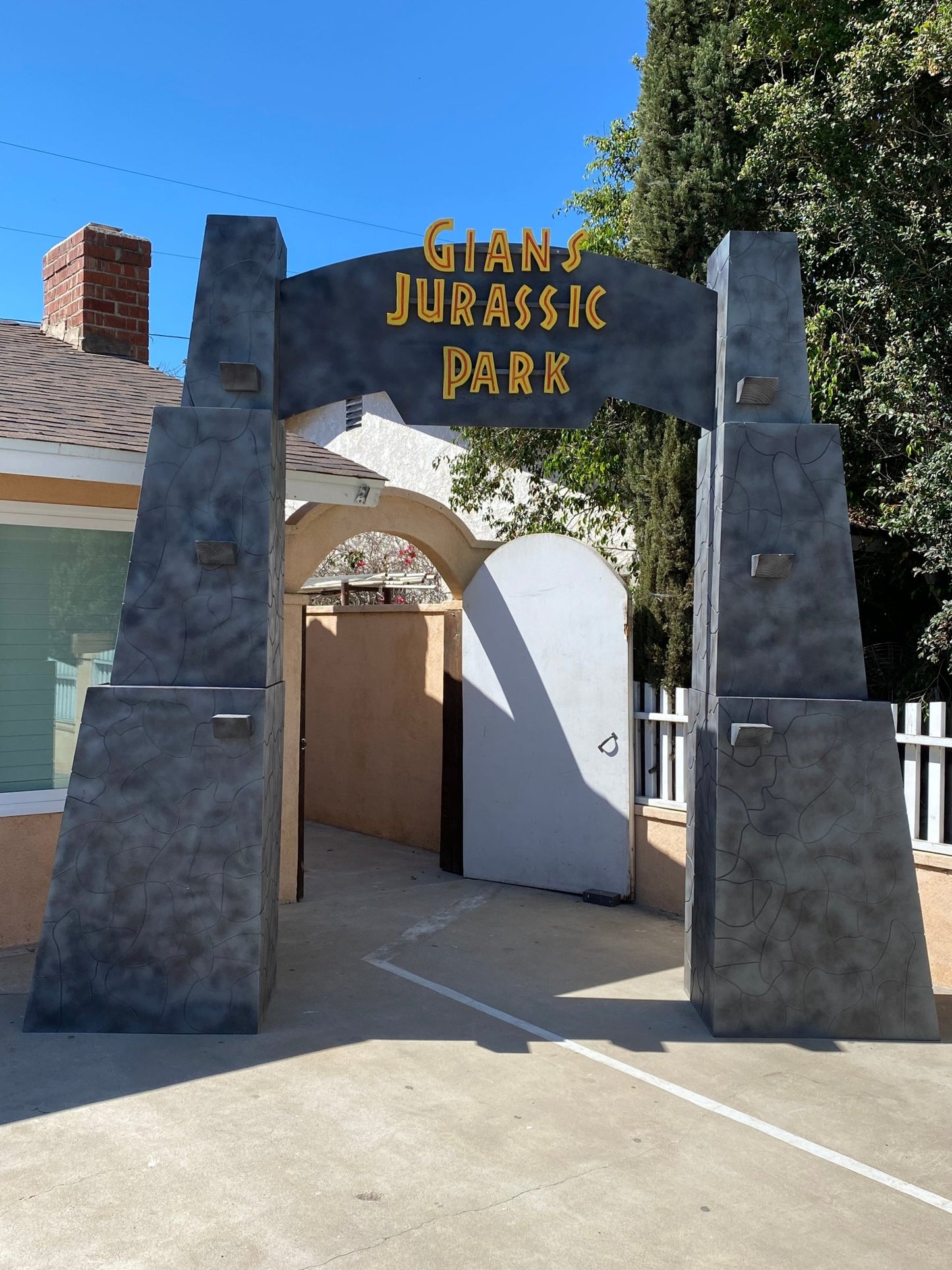 Jurassic Park Gate - Custom Prop Rentals