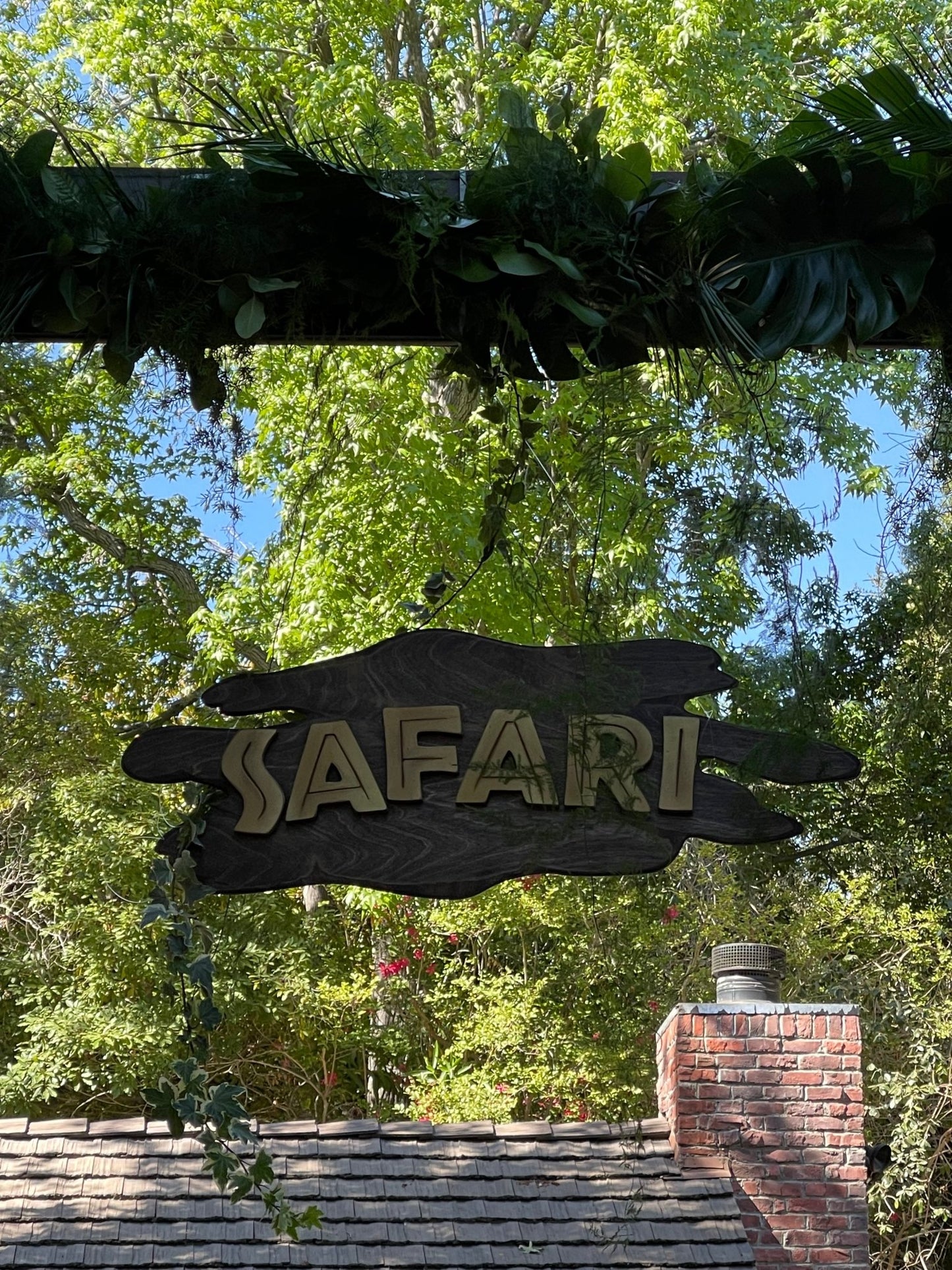 Safari Sign - Custom Prop Rentals